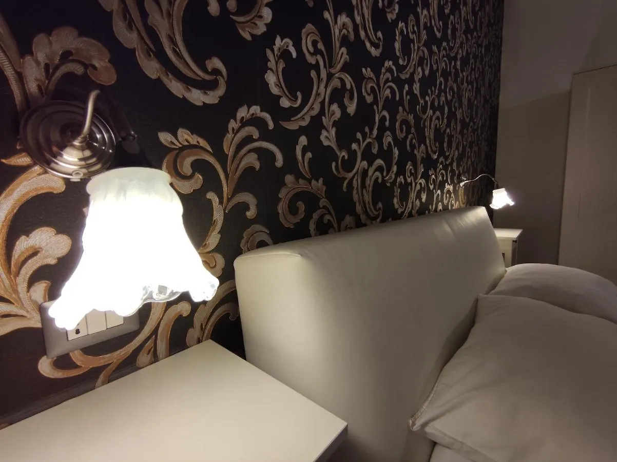 Sami Rooms - Teatro A 400 Mt - Ortigia A 1500 Mt - Syracuse 0*,